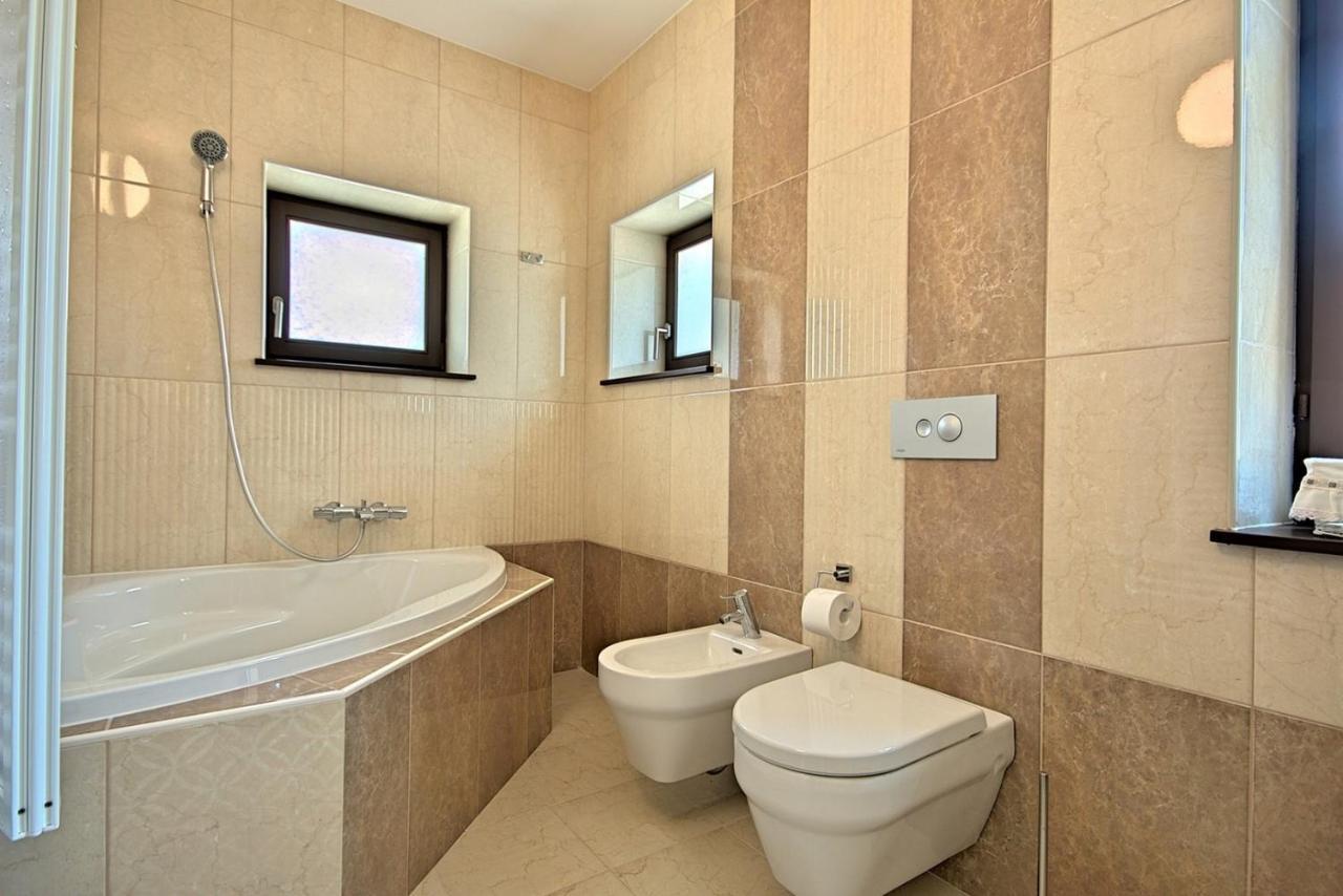 Stone Villa Zahara Ližnjan Exteriör bild